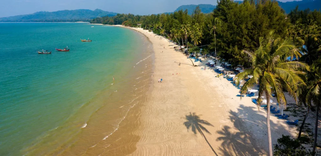 h-khao-lak-overzicht-foto-van-de-stranden-c-adobe
